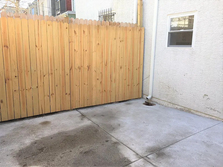 2237 Sears St — Photo 4