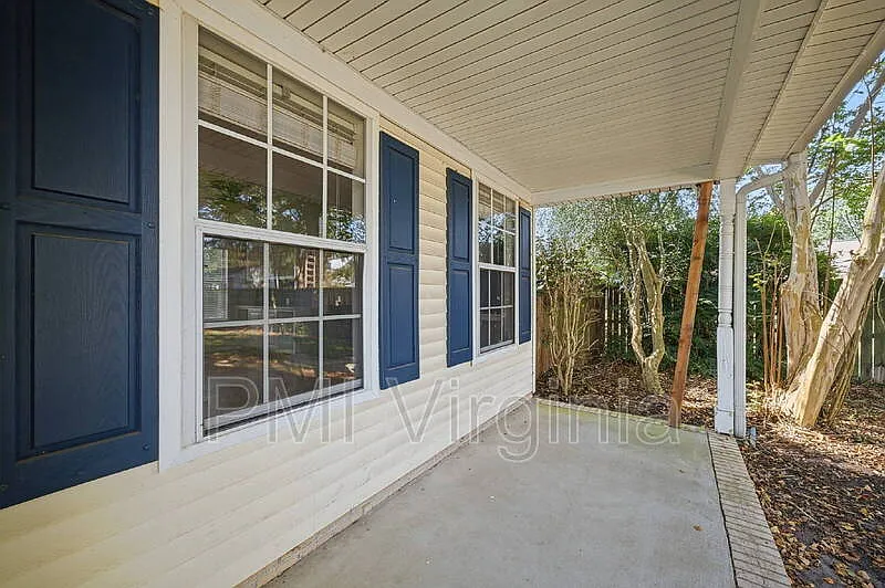 4 bed, 2.5 bath, 2100 sqft, $2,995 — Photo 3