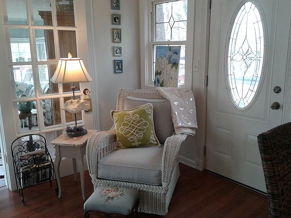 Living space. Side door.