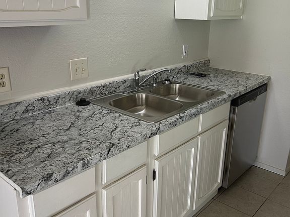 3rd image of 540 Sierra Blanca Dr