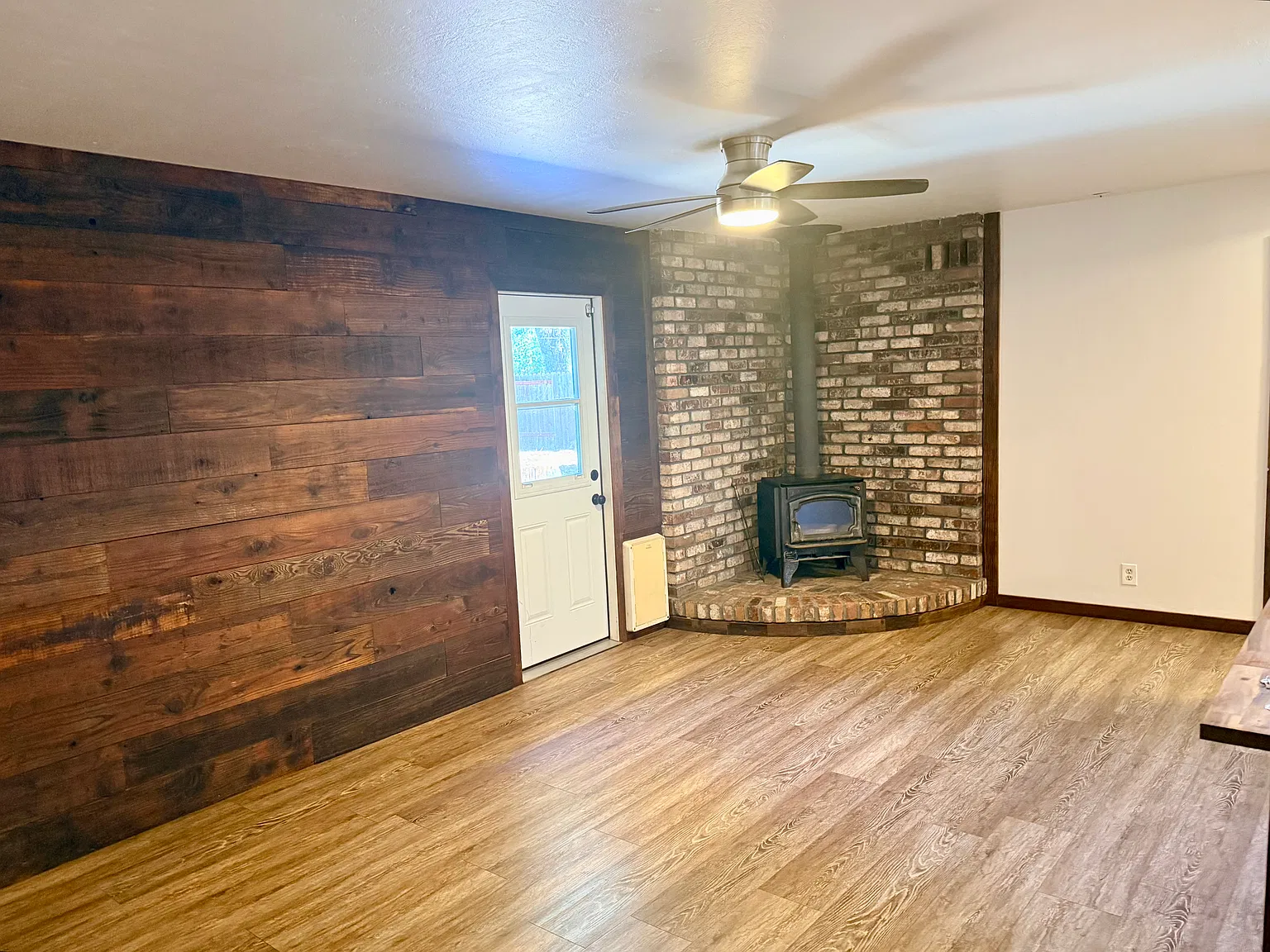 3 bed, 2.5 bath, 1467 sqft, $2,595 — Photo 2