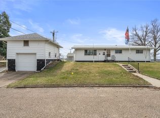 805 15th St, Belle Plaine, IA 52208