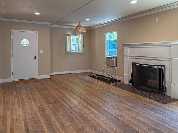 3rd image of 529 Landis Cir