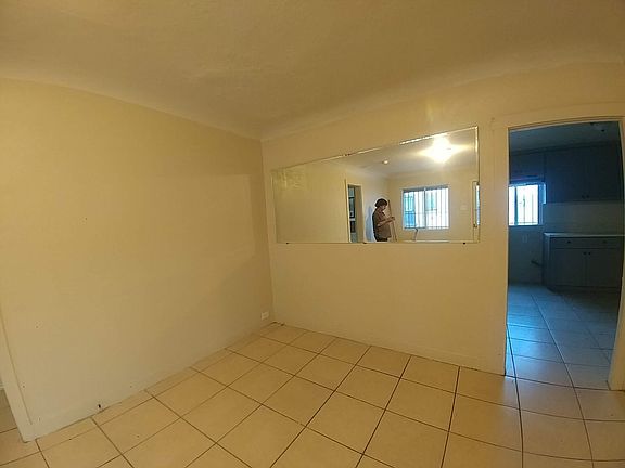 4th image of 339 W 71st St