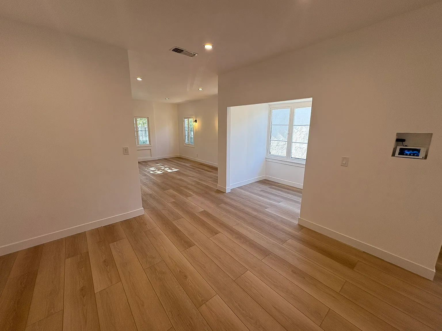 2 bed, 1800 sqft, $4,550 — Photo 4