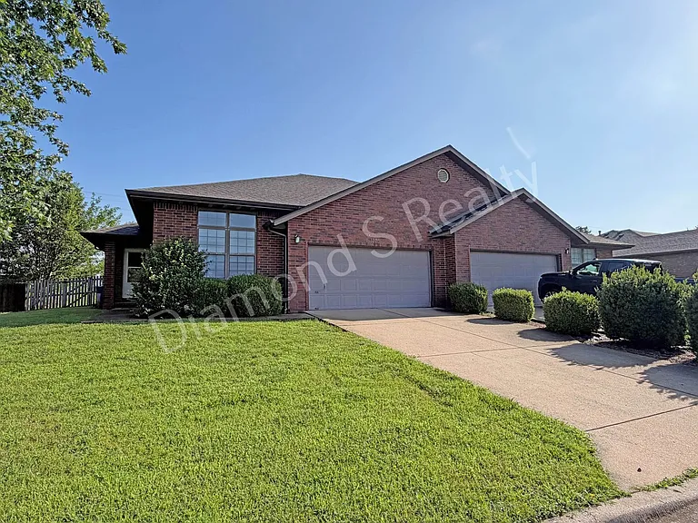 1285 W Bridgewood Pl — Photo 1