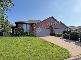 1285 W Bridgewood Pl, Nixa, MO 65714