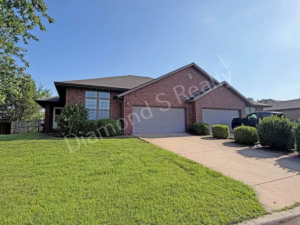 1285 W Bridgewood Pl, Nixa, MO 65714