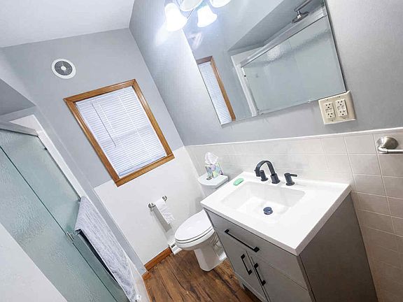 5th image of 205 E College St