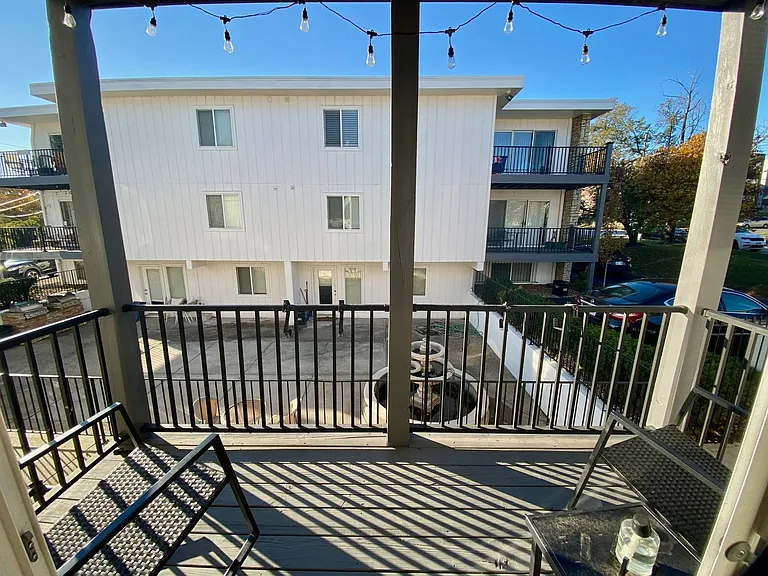 Willow Springs Apartments — Photo 9