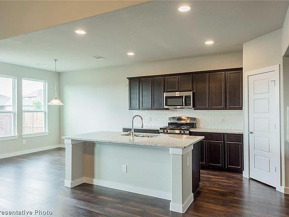 4th image of 1818 Pacific Pearl Ln