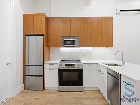 2nd image of 177 N 7th St