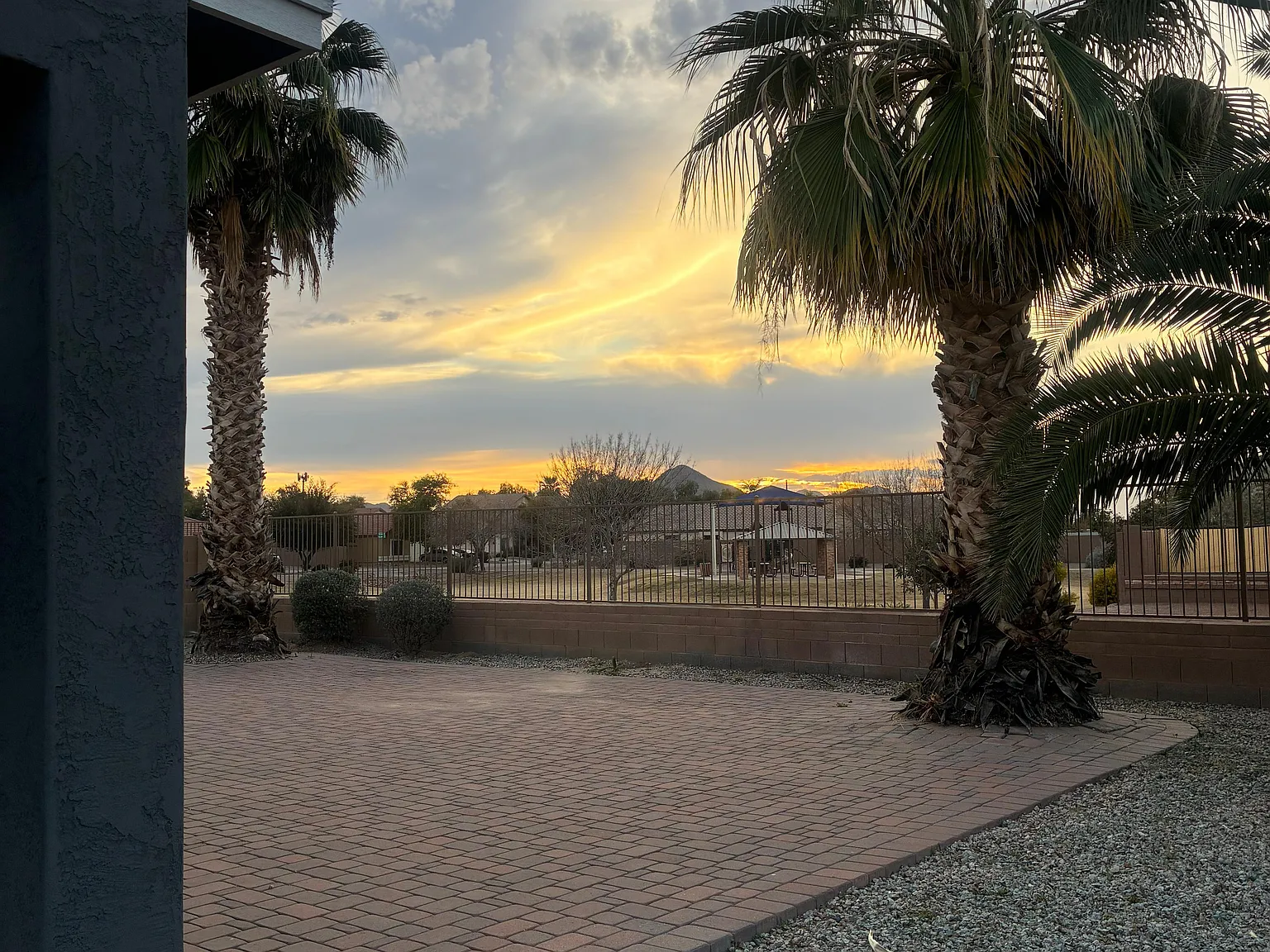 3 bed, 1864 sqft, $2,000 — Photo 2