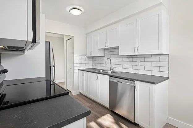 100 Rideau Street — Photo 4