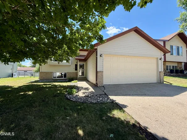 1508 36th Ave S, Fargo, ND 58104