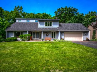 9055 Preserve Blvd, Eden Prairie, MN 55347