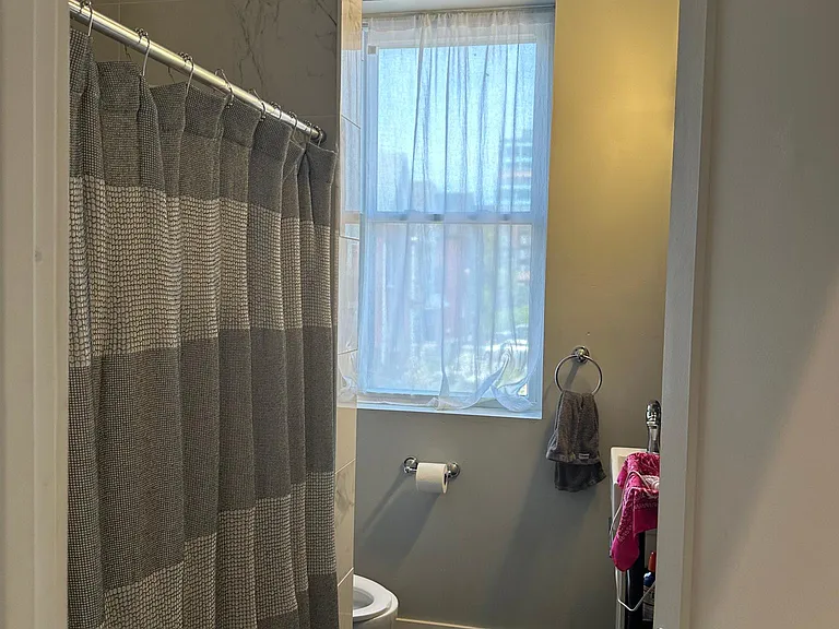 251 S Saint Clair St #8 — Photo 13