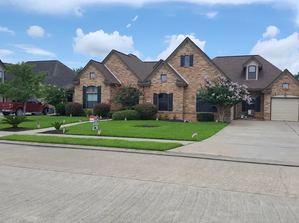 103 Canvasback Dr, Clute, TX 77531