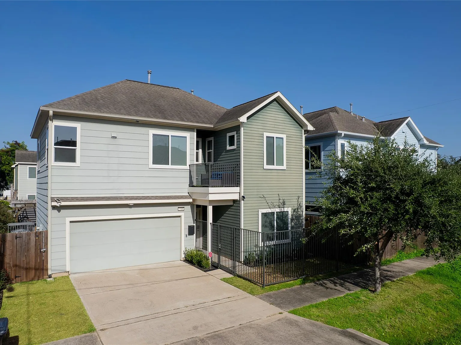 3 bed, 2.5 bath, 1636 sqft, $2,495 — Photo 2