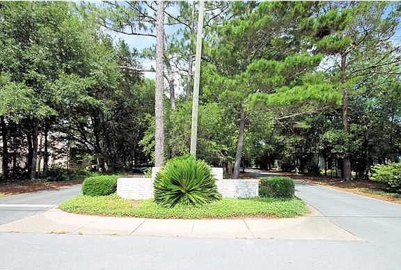2nd image of 979 Holbrook Cir