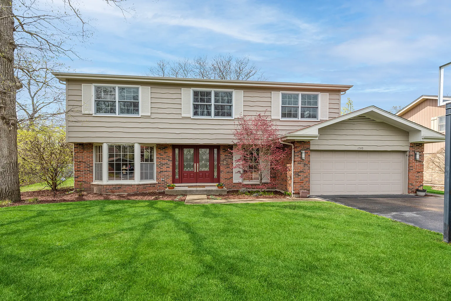 1740 E Summit Ct photo 1