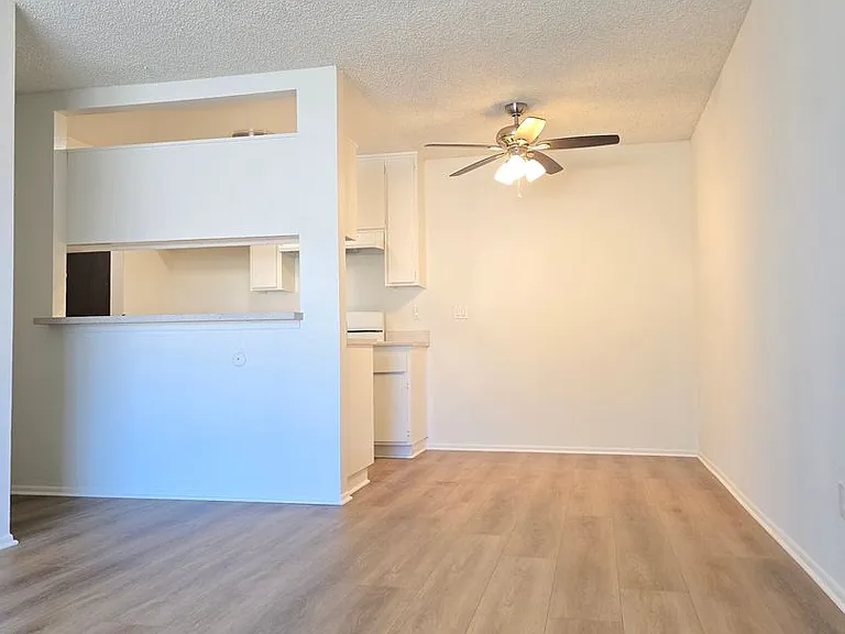 120 - 801 E Palmer Ave — Photo 27