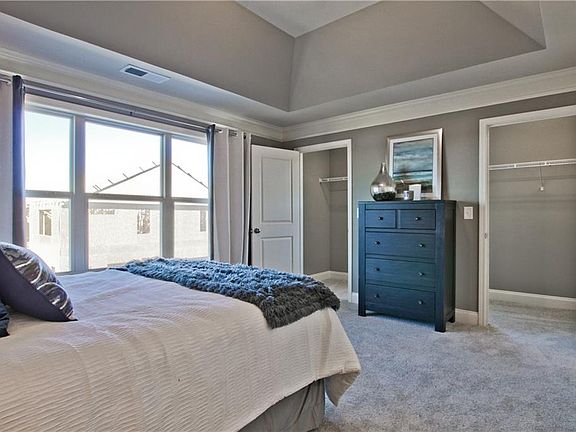 5th image of 404 Stovall Pl