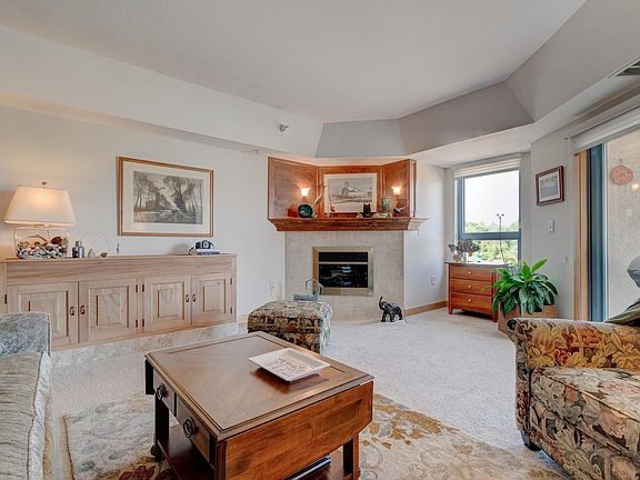 5th image of 415 N Lake St Unit 305