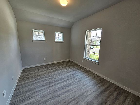 5th image of 2528 Moser Ln
