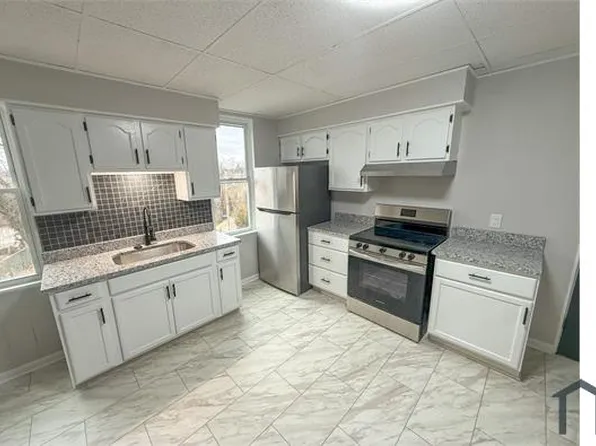 1632 Oakhurst St, Pittsburgh, PA 15210