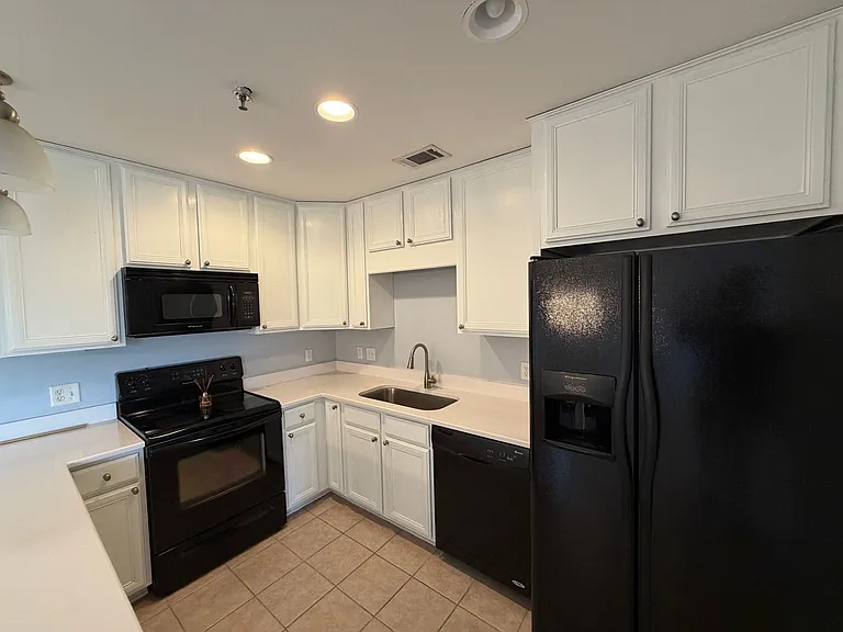 91 Screven St #309D — Photo 6