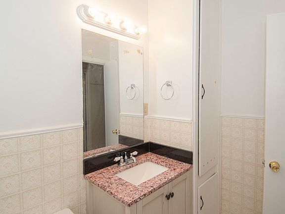 4th image of 2706 Curtis Dr