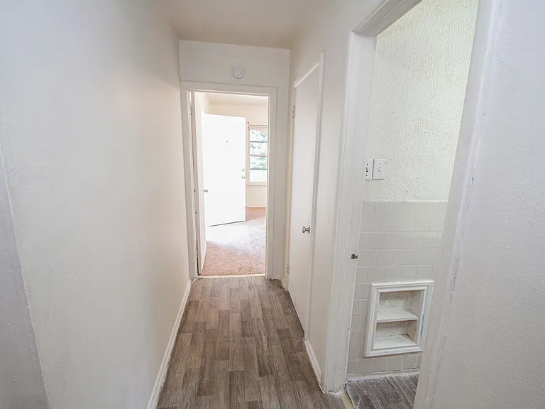 2818 E Houston St — Photo 11