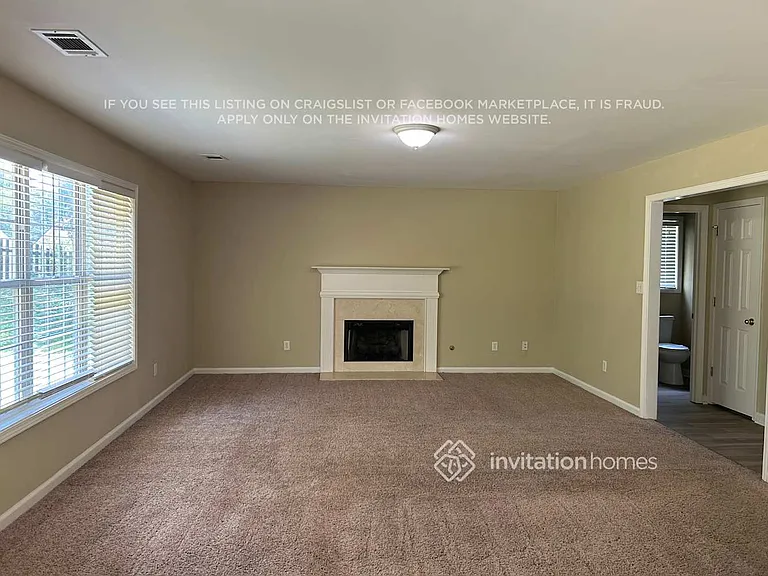 935 Oak Bluff Ct — Photo 4