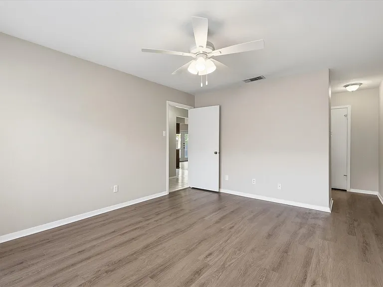826 Shady Glen Ln — Photo 9