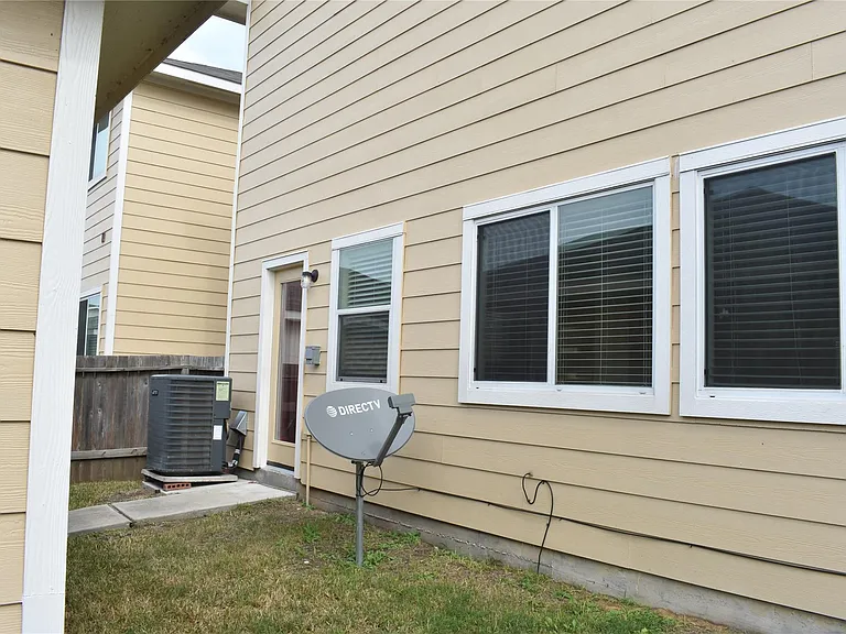 1747 Nichole Woods Dr — Photo 42