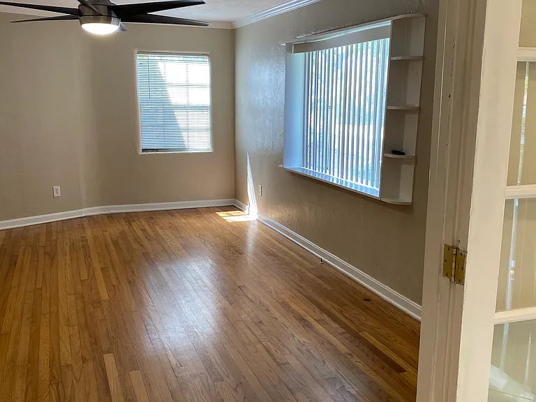 228 W Warren Ave — Photo 10