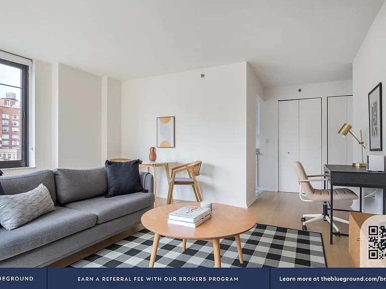 180 W 20th St #9C — Photo 4