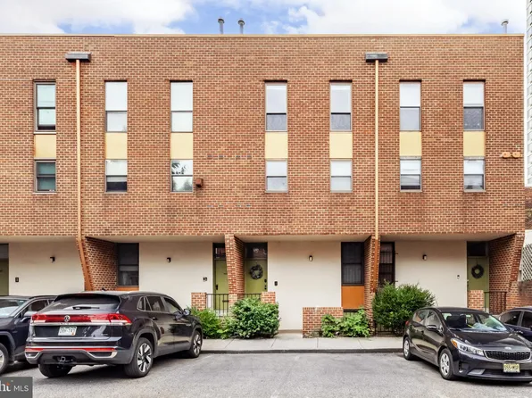 1926 Nectarine St, Philadelphia, PA 19130