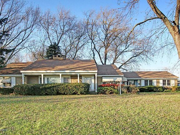 2nd image of 1103 Lake Michigan Dr NW