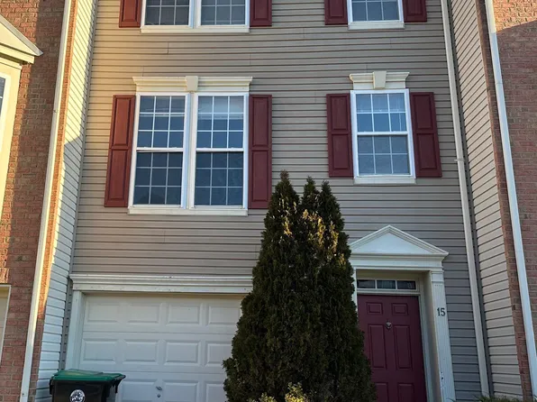 15 Colts Neck Dr, Sicklerville, NJ 08081