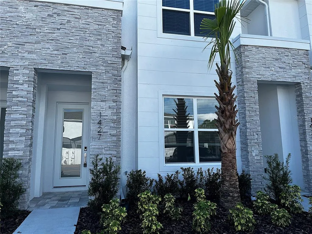 3 bed, 3.0 bath, 1853 sqft, $2,350 — Photo 1