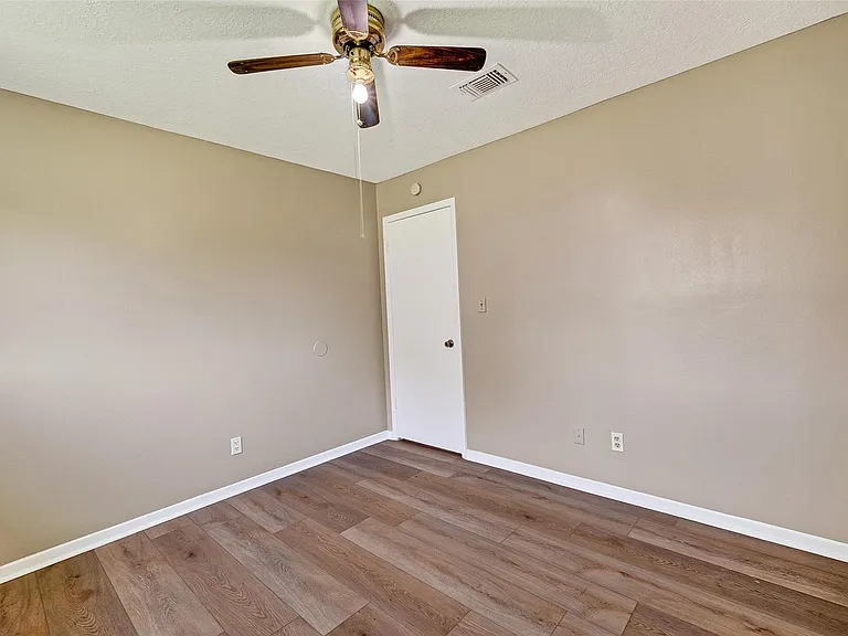 13847 Cherry Hollow Ln — Photo 30