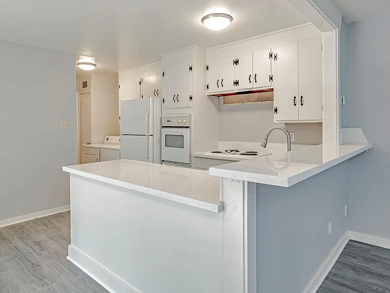 543 545 547 I Street — Photo 3
