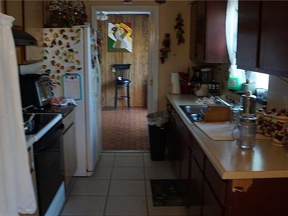 5th image of 890 Marlene Dr