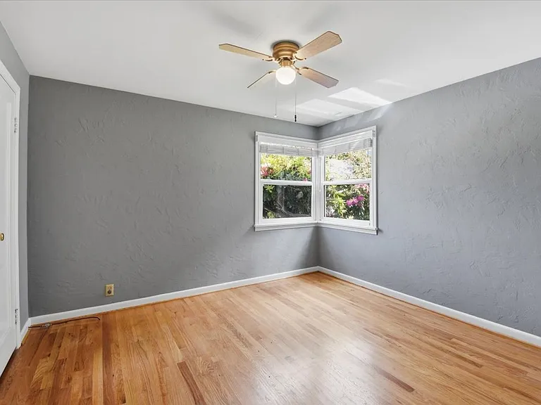 3733 SW Webster St — Photo 8