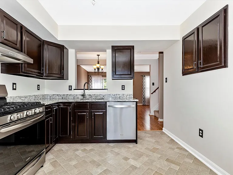 5621 Queen Anne Ct — Photo 11