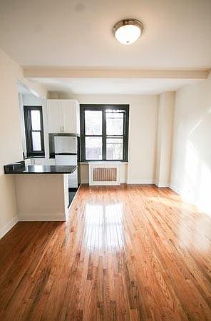 1st image of 204 W 4th St