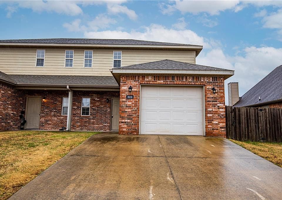 1st image of 323 Copper Oaks Dr
