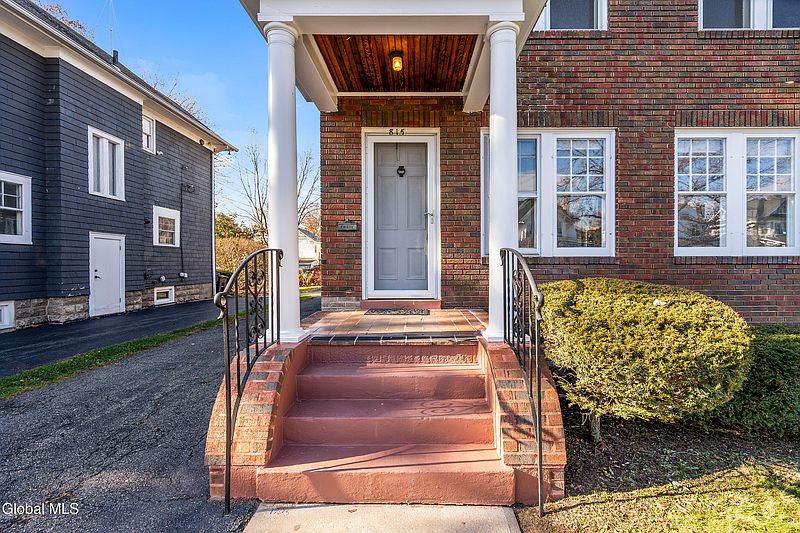 3rd image of 815 Wright Avenue